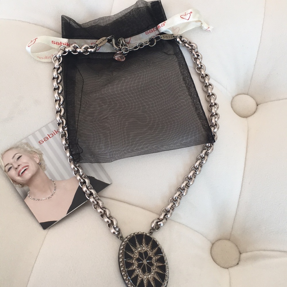 SABIKA MEDALLION NECKLACE